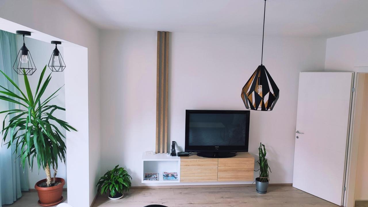 Apartman Lena Apartment Тузла Екстериор снимка