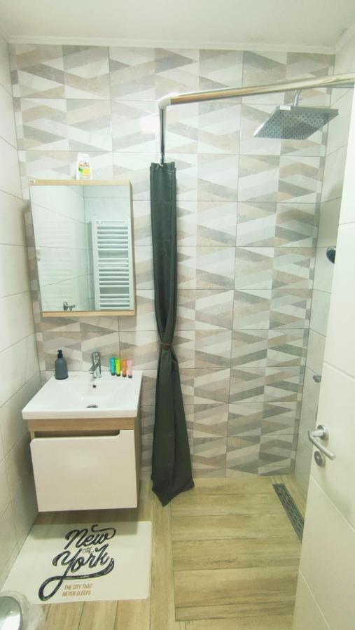 Apartman Lena Apartment Тузла Екстериор снимка
