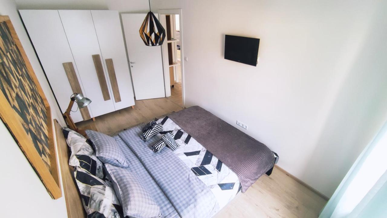 Apartman Lena Apartment Тузла Екстериор снимка
